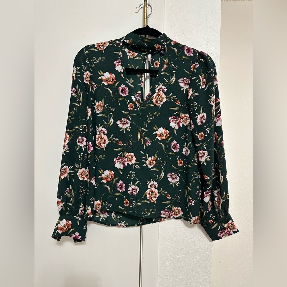 One Clothing Floral Blouse Size XS Green sexy date night